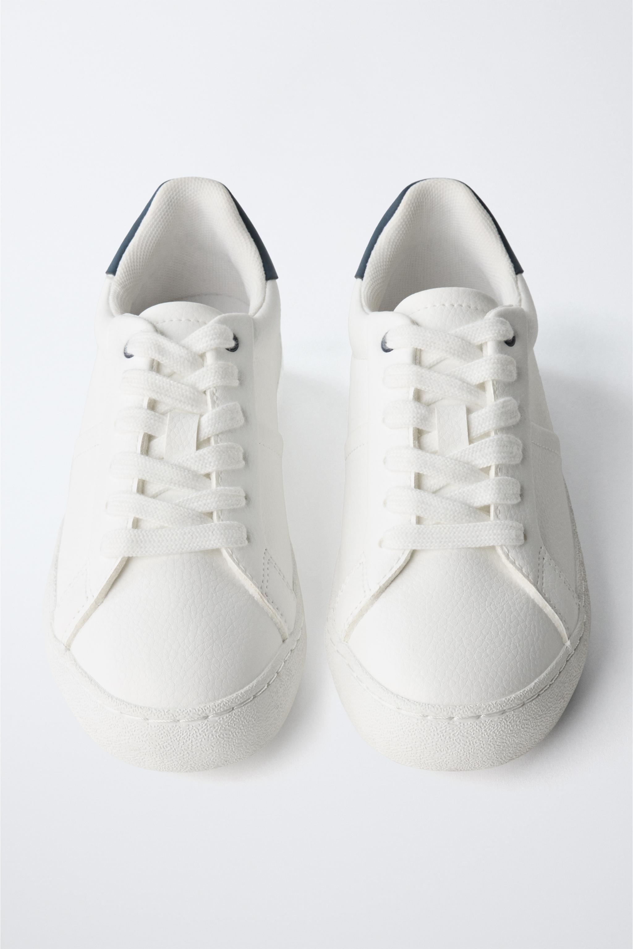 LACE-UP SNEAKERS